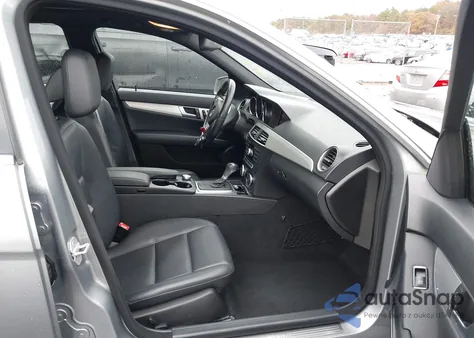 2014 Mercedes-Benz C 300 Sport 4Matic из США, поврежденный, VIN WDDGF8AB7ER316452